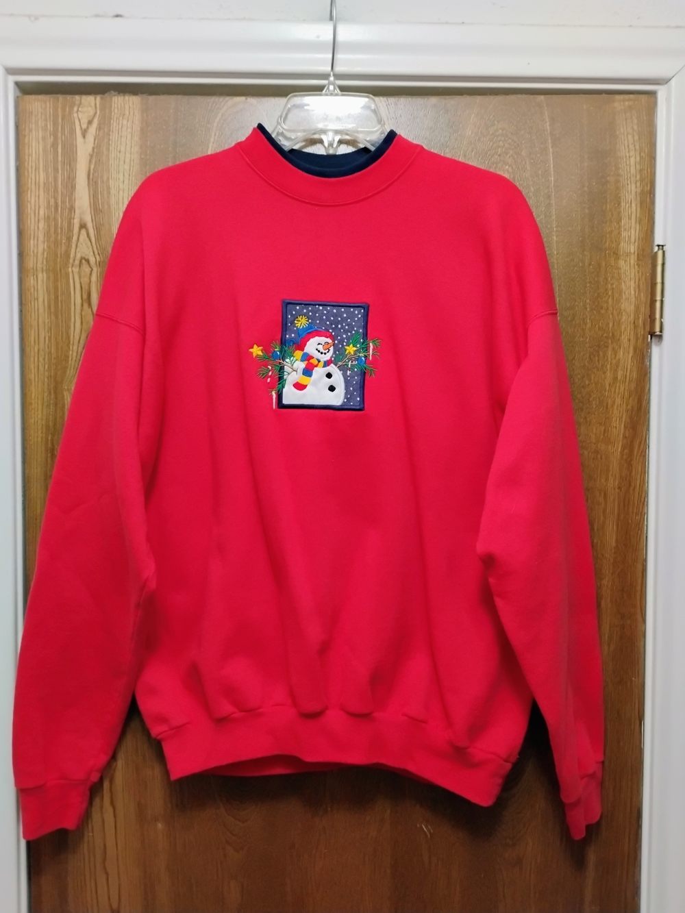 McEnergy Sportswear Embroidered Red Holiday Snowman Crewneck Sweatshirt. Size XL
